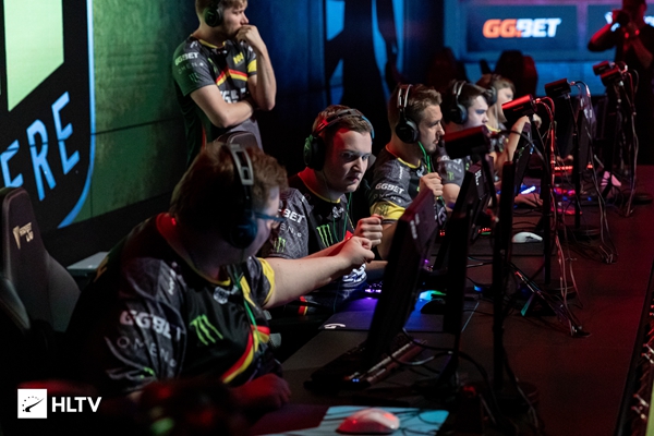 表团在多个 表团在多个