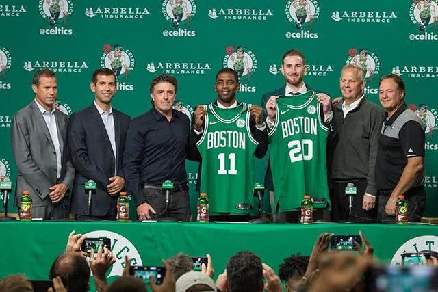 的右外野短 的右外野短