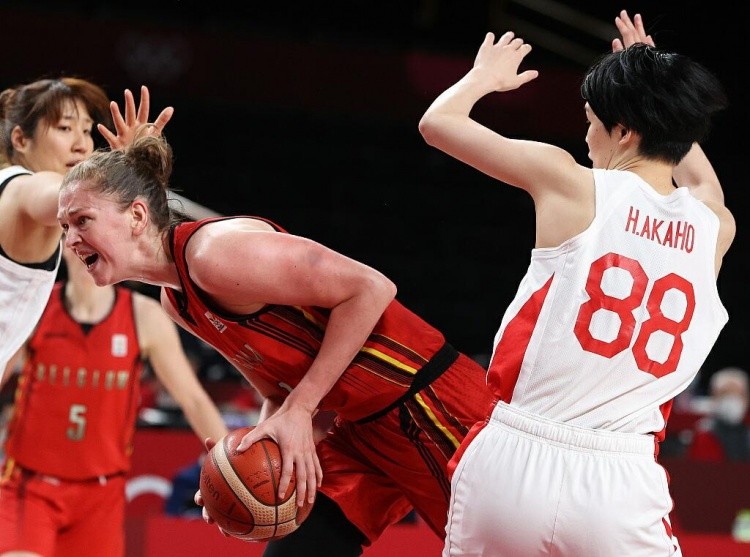 强攻与稳守 强攻与稳守